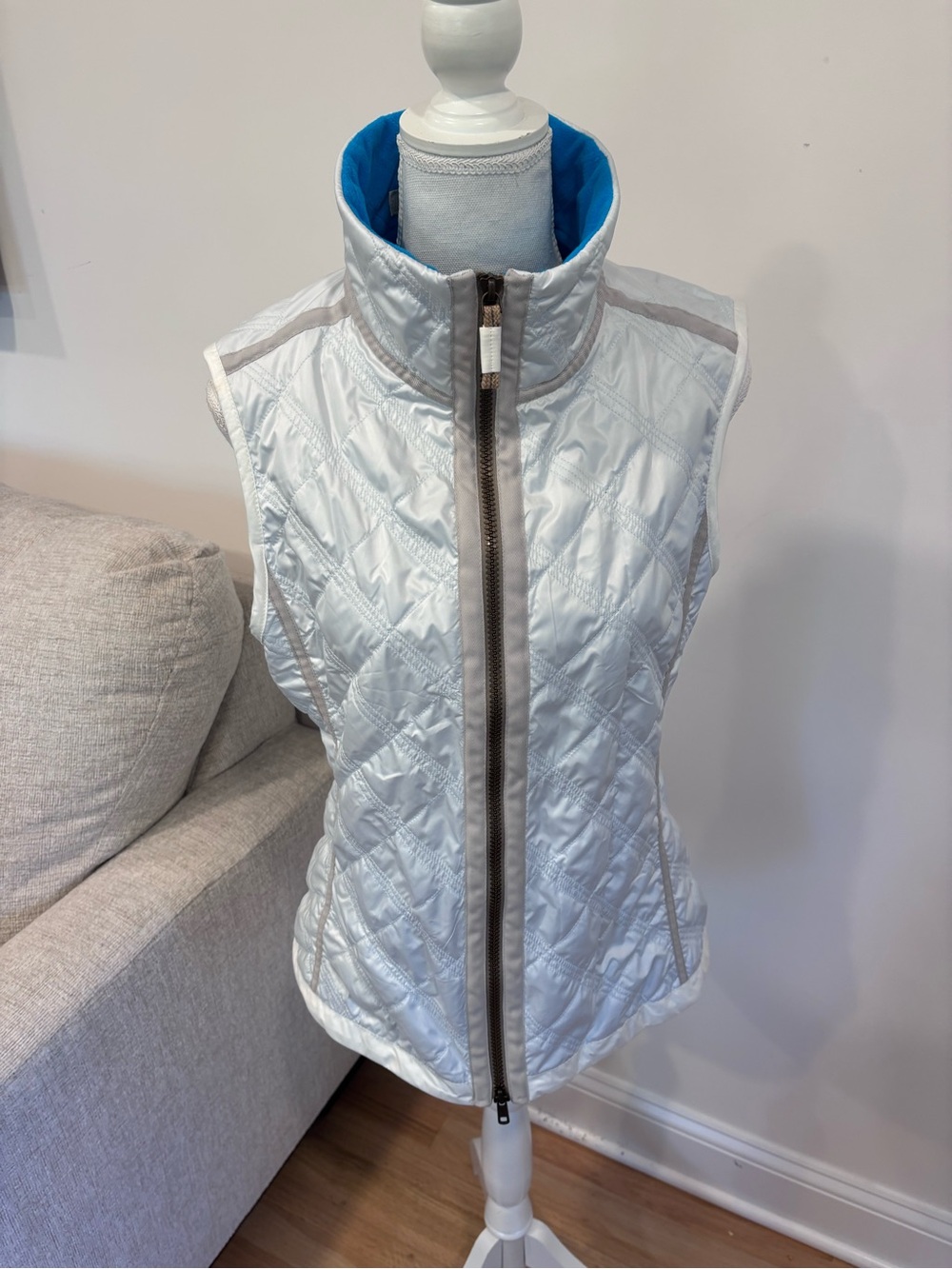 Frauenschuh Austrian sportswear white vest with blue fleece lining size medium